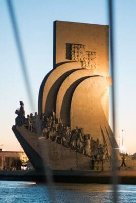 Padrão dos Descobrimentos ao por do sol