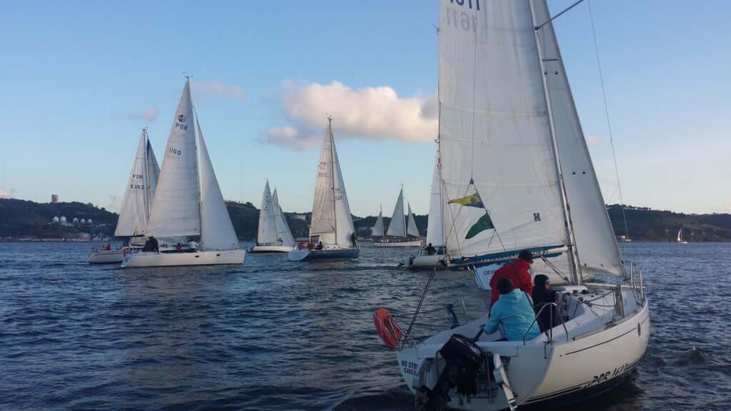 Barcos durante a regata Sails of Lisbon 2017