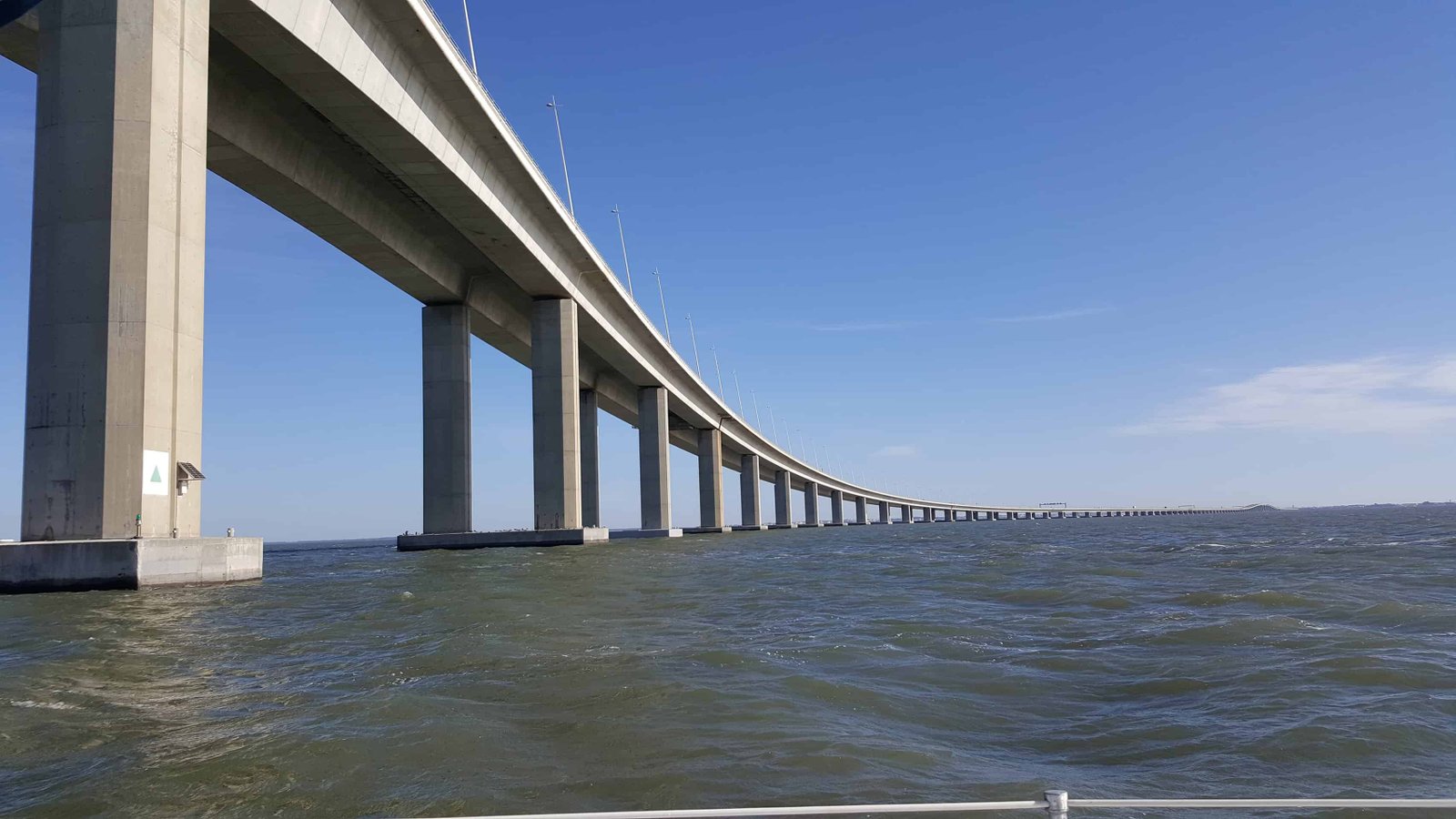 Ponte Vasco da Gama vista desde o rio Tejo