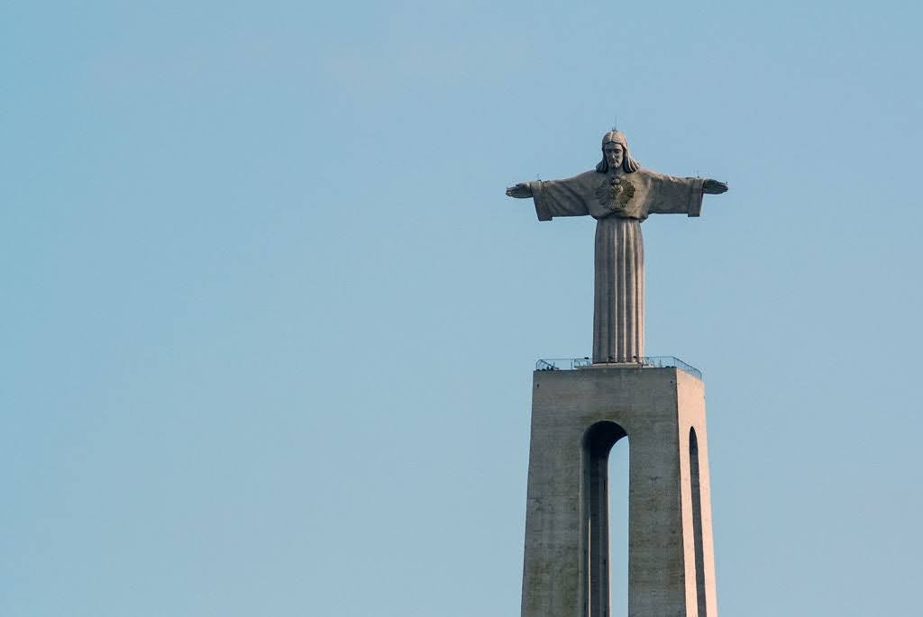 Estátua do Cristo Rei, em Almada