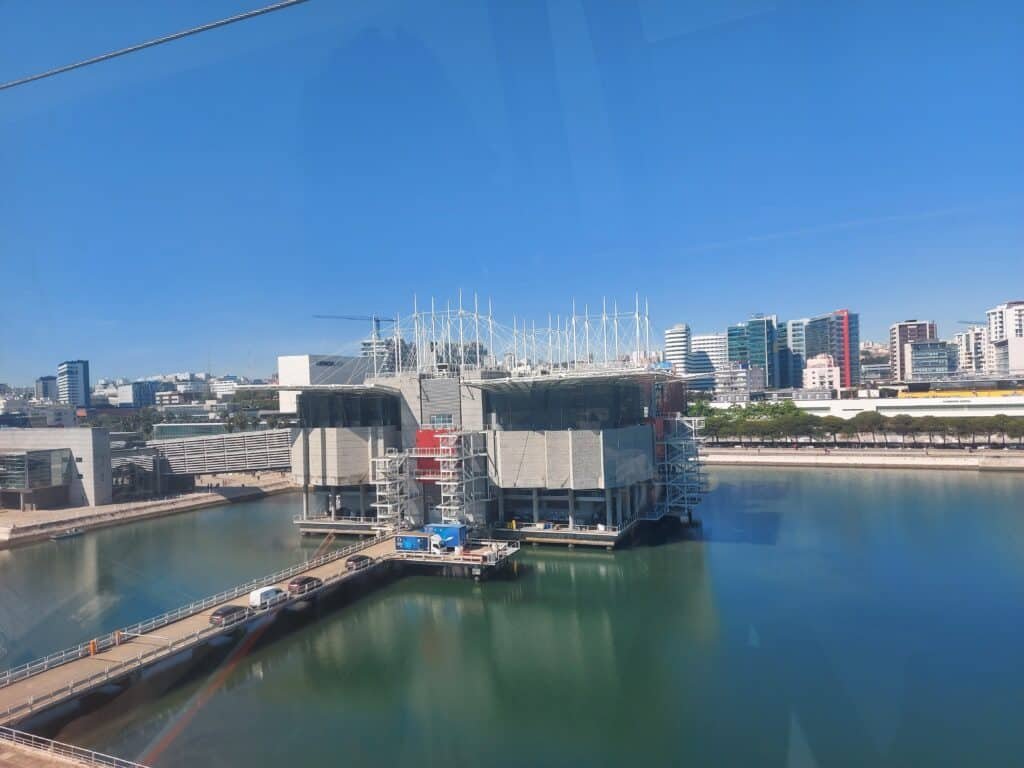 O Oceanário de Lisboa visto de cima