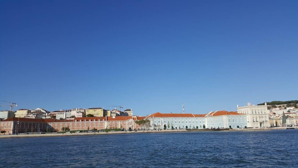 Ribeira das Naus vista desde o Rio Tejo