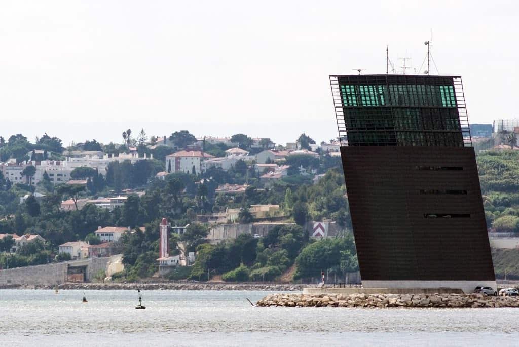 A Torre VTS vista desde o Tejo