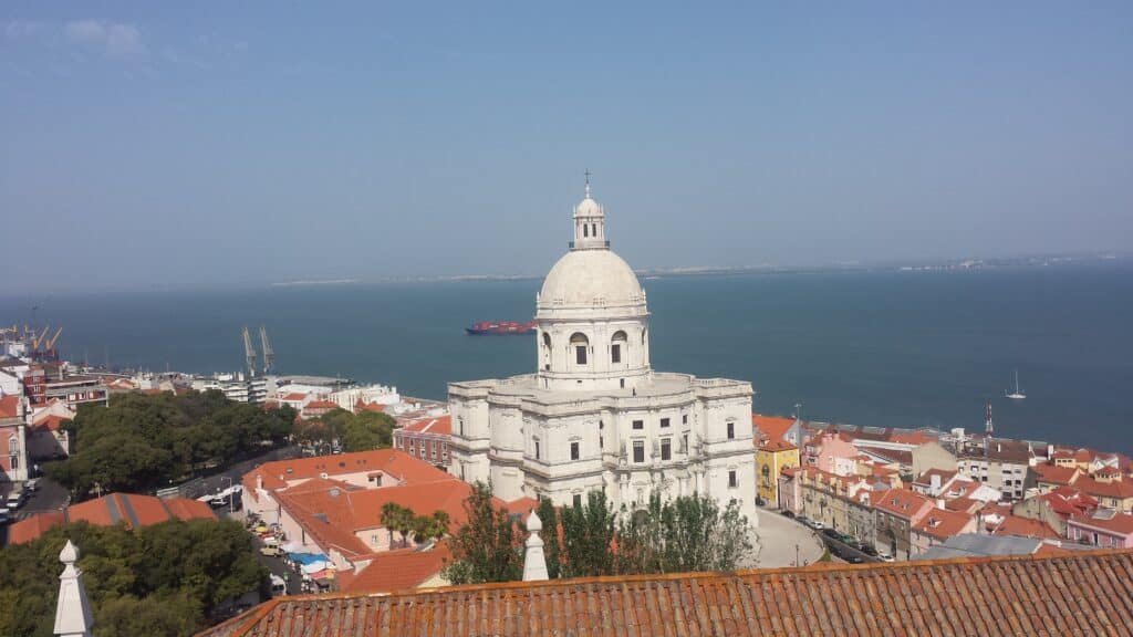 Vista do Panteão Nacional desde o Mosteiro de S. Vicente de Fora