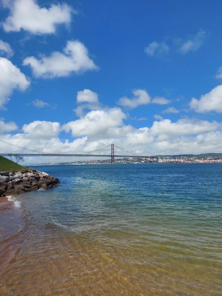 Perspetiva do Jardim do Rio e do Rio Tejo