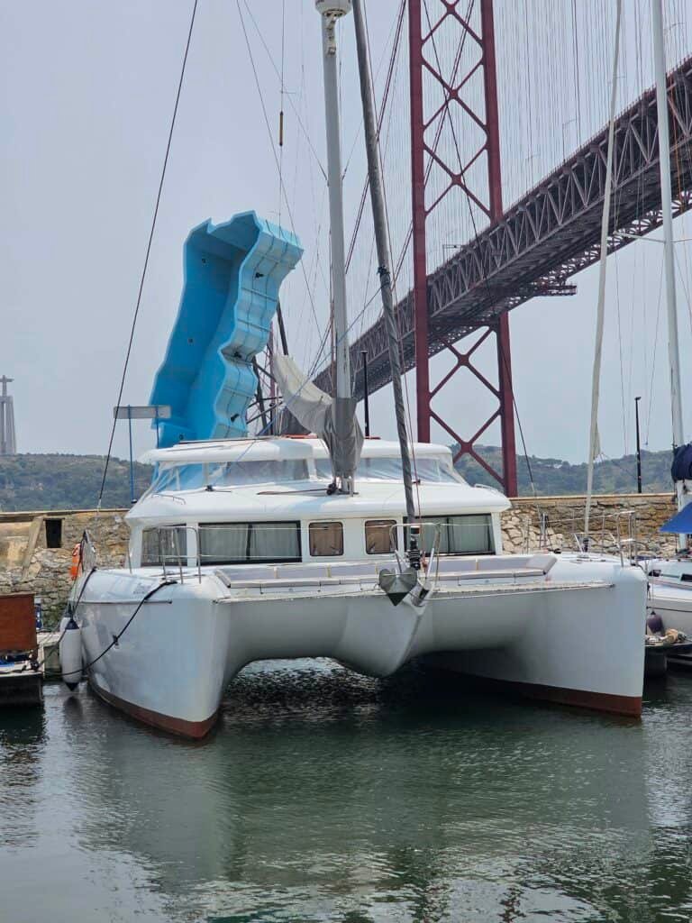 Catamaran Lagoon 421 atracado na Doca