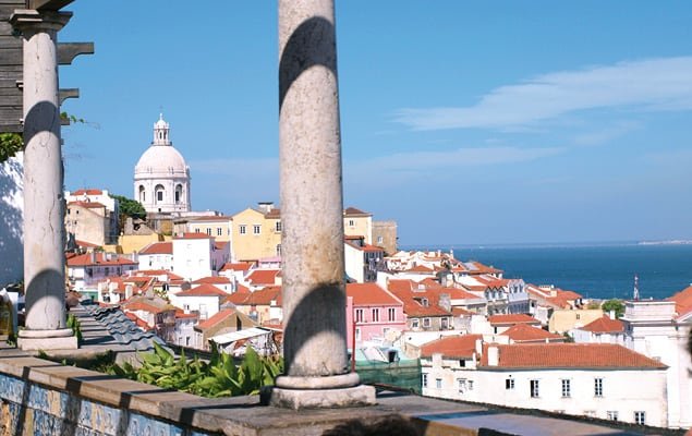 Vista para a cúpula da Basílica da Estrela e para o rio