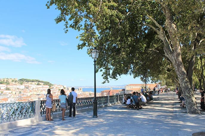 Vista para a cidade de Lisboa e para o Castelo de São Jorge