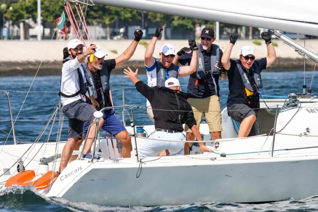 Festejos de um excelente trabalho em equipa, durante uma regata no rio Tejo