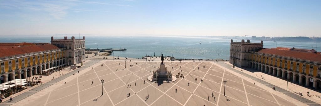 Fotografia panorâmica da Praça do Comércio