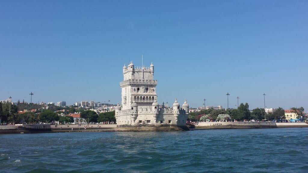 Torre de Belém vista do rio Tejo